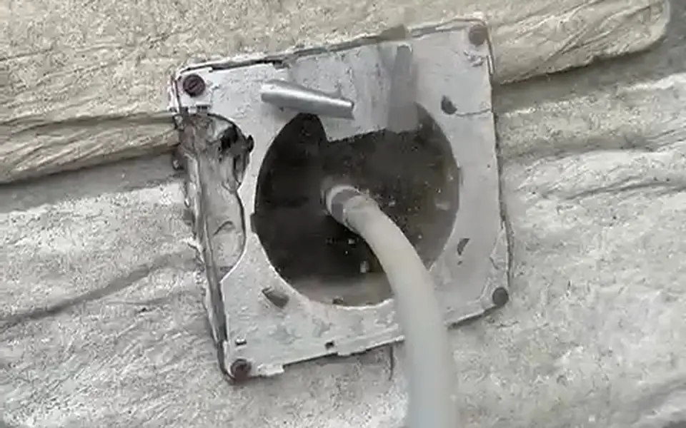 Ecovent footage: the rotary brush working through a dryer vent from the exterior hood